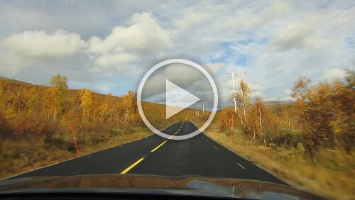 Trondheim – Bognes Die letzten Meter bis zum Polarkreis. Bei Minute 02:08 komme ich exakt an dem Schlagbaum vorbei, an dem ich 2020 fast 4 Stunden warten musste, nämlich hier .