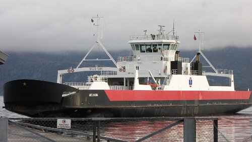 Bognes – Tromsø – Hurtigrute MS Nordkapp Die Melshorn trifft in Hafen von Bognes ein