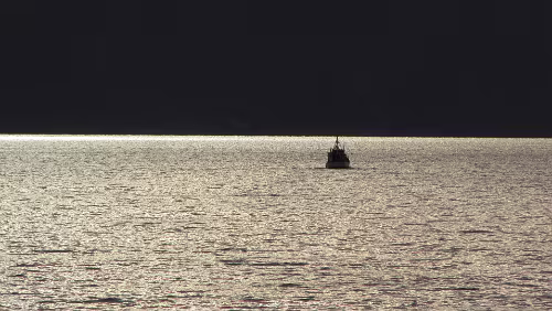 Bognes – Tromsø – Hurtigrute MS Nordkapp Eine kleine Nußschale ist auch unterwegs