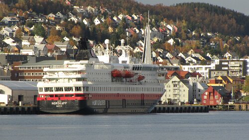 Bognes – Tromsø – Hurtigrute MS Nordkapp M/S Nordkapp im Hafen von Tromsø