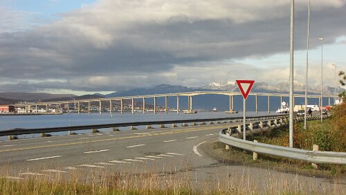 Bognes – Tromsø – Hurtigrute MS Nordkapp Tromsøbrua