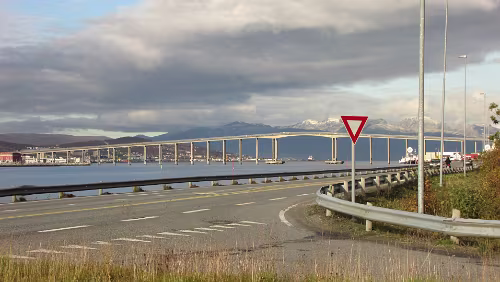 Bognes – Tromsø – Hurtigrute MS Nordkapp Tromsøbrua