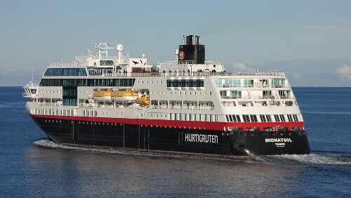 Honningsvåg – Skarsvåg – Nordkapp Begegnung mit der M/S Midnatsol kurz vor Havøysund