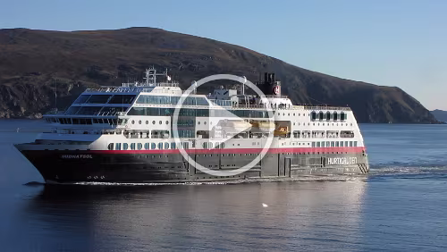 Honningsvåg – Skarsvåg – Nordkapp Begegnung mit der M/S Midnatsol kurz vor Havøysund