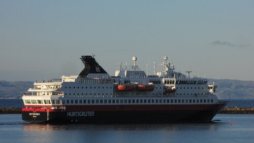 Vadsø – Kirkenes – Grense Jakobselv – Rovaniemi Die M/S Nordnorge legt in Vadsø ab