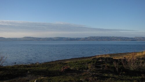 Vadsø – Kirkenes – Grense Jakobselv – Rovaniemi Auf der E75 am Varangerfjord kurz nach dem Start in Vadsø