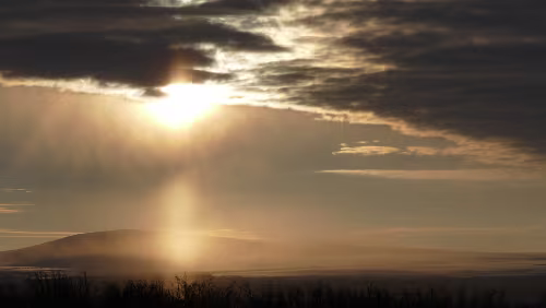 Koskullskulle – Tromsø Ganz eigenartige Lichtspiele sind zu sehen, fantastisch. Es handelt sich um eine Nebensonne.