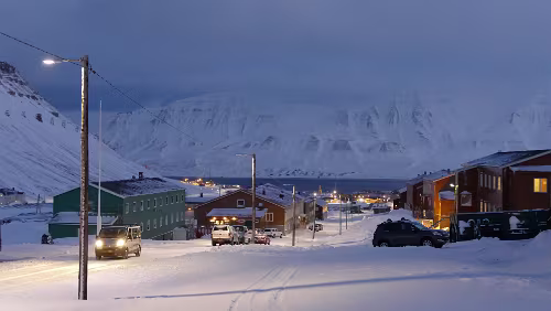 Longyearbyen Am oberen Ende von Nybyen