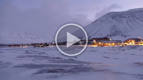Longyearbyen Schwenk vom Zentrum bis zu Nybyen