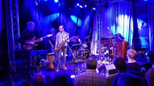 „Bugge Wesseltoft & The Organ Club“ Da wird ein flotter Darm gezupft