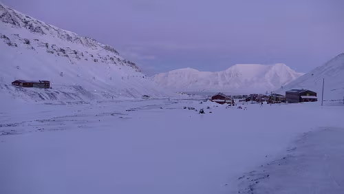 Longyearbyen – Tromsø Noch etwas oberhalb von Nybyen