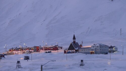 Longyearbyen – Tromsø Kindergarten und Kirche