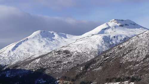Trondheim – Kristiansund Trotz der hohen Temperaturen (+5°C) liegt noch Schnee