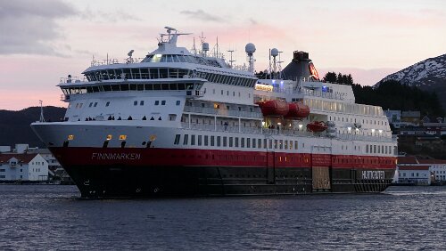 Trondheim – Kristiansund Mit 45 Minuten Verspätung kommt die M/S Finnmarken doch noch an