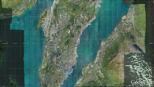 Anreise Freitag: Anreise. Landung Flughafen Tromsø, fahrt mit dem Bus, quer durch den Berg in die Stadt