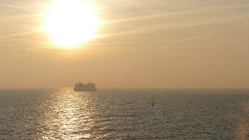 Hahnstätten – Malmö Die Fähre verschwindet nach Puttgarden