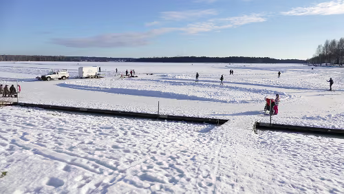 Karlstad – Östersund In Mora. Der Siljan ist der siebtgrößte See Schwedens. Er liegt in der schwedischen Provinz Dalarna. Der See hat eine Fläche von 290 km², eine größte Tiefe von...