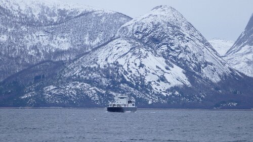 Engan – Tromsø Am Fähranleger in Bognes
