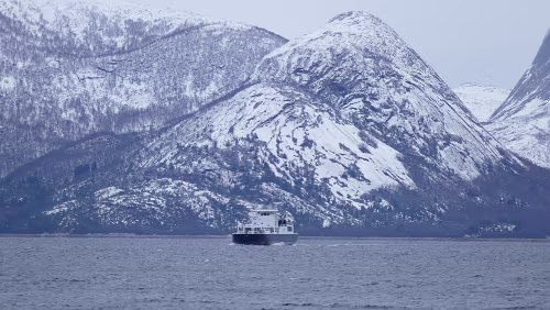 Engan – Tromsø Am Fähranleger in Bognes