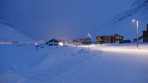 Longyearbyen Nybyen, es schneit