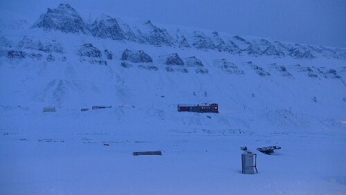 Longyearbyen To the west, just on the other side of the river, is a place called Sverdrupbyen, named after Einar Sverdrup (1895/1942), the managing director of the mining...