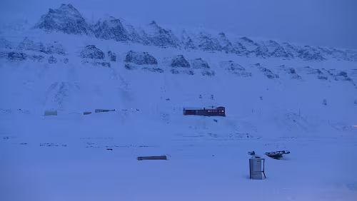 Longyearbyen To the west, just on the other side of the river, is a place called Sverdrupbyen, named after Einar Sverdrup (1895/1942), the managing director of the mining...