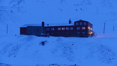 Longyearbyen To the west, just on the other side of the river, is a place called Sverdrupbyen, named after Einar Sverdrup (1895/1942), the managing director of the mining...
