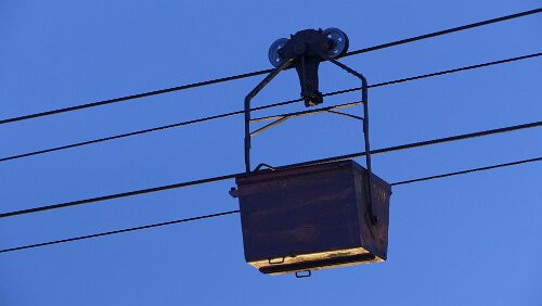 Longyearbyen Eine alte Lore an der Taubanesentralen