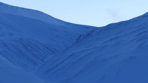 Longyearbyen Zwischen Sukkertoppen, 424 m.o.h. und Gruvefjellet ca. 500 m.o.h.