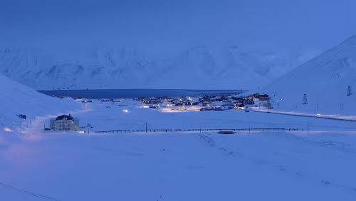 Longyearbyen Blick von Sverdrupbyen aus auf Longyearbyen
