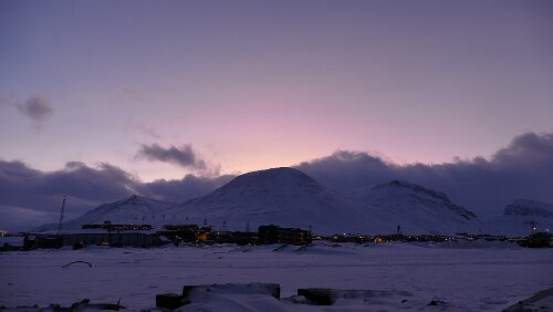 Longyearbyen In der Mitte der Sukkertoppen