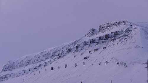Longyearbyen Grube 1a und die alten Leitungen zu Grube 1b
