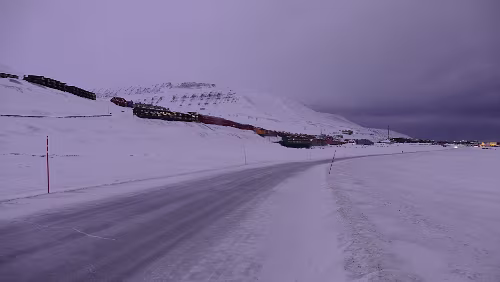 Longyearbyen Blick aus Richtung des Adventdalen auf Longyearbyen
