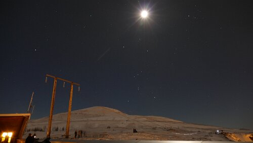 Longyearbyen – Tromsø Der Berg Fløya, 671 m.o.h.