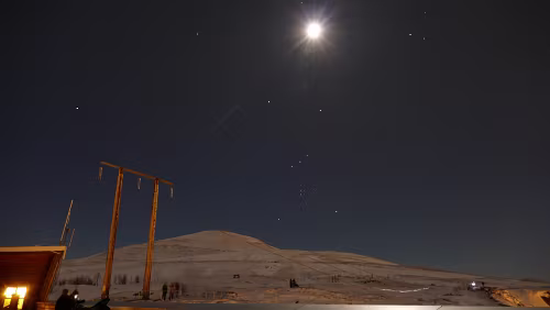 Longyearbyen – Tromsø Der Berg Fløya, 671 m.o.h.