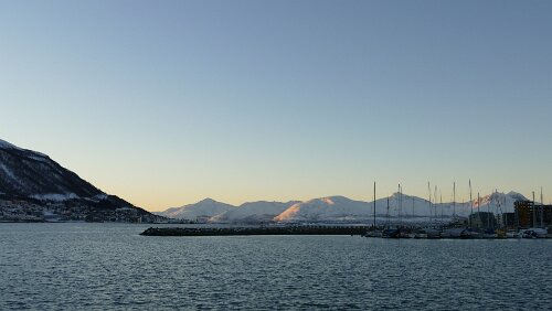 Tromsø – Svolvær Blick nach Süd-Osten am Polaria in Tromsø