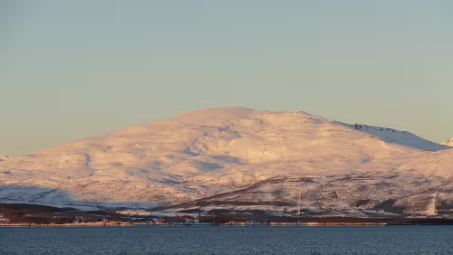 Tromsø – Svolvær Blick nach Westen zwischen Gammelgården und Solligården