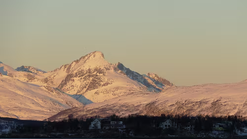 Tromsø – Svolvær Blick nach Westen zwischen Gammelgården und Solligården
