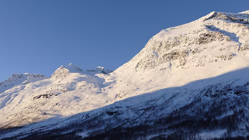 Tromsø – Svolvær Berge bis auf über 1.000 m.o.h. bei einer Höhe von gerade mal 80 m.o.h.