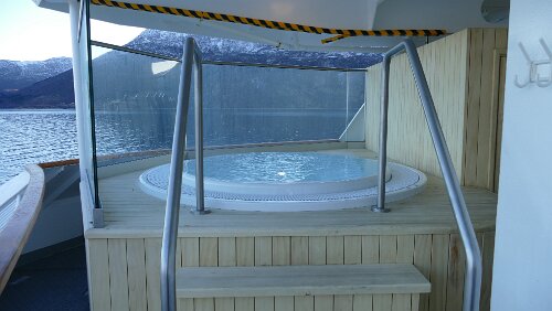 Nesna – Trondheim Pool mit Aussicht