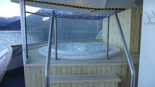 Nesna – Trondheim Pool mit Aussicht