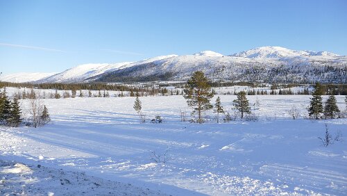 Nesna – Trondheim An der Abzweigung der E6 in den Villmarksveien. Villmarksveien i Nordland er en alternativ veistrekning til Europavei 6 mellom Majavatn og Korgen. Strekningen...