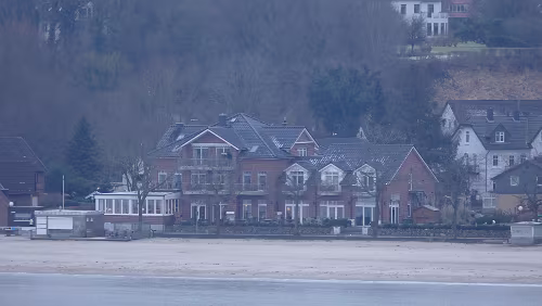 Kiel – Hahnstätten Das Schiff läuft in den Hafen von Kiel ein