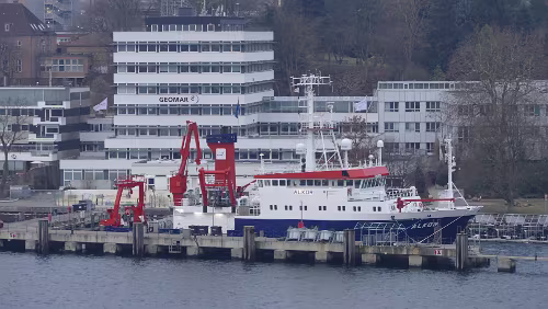 Kiel – Hahnstätten Das Schiff läuft in den Hafen von Kiel ein
