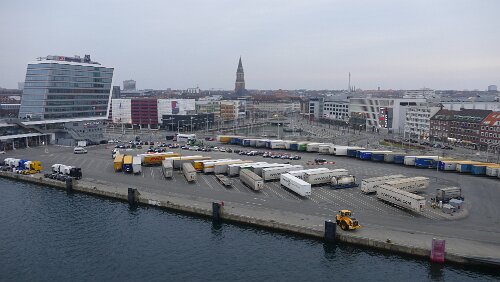 Kiel – Hahnstätten Das Schiff läuft in den Hafen von Kiel ein