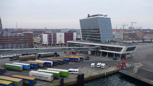 Kiel – Hahnstätten Das Schiff läuft in den Hafen von Kiel ein
