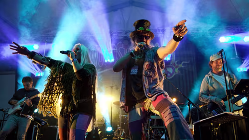 PolarJazz 2019 Circus Dos Mosquitos De løftet taket på Huset på Polarjazz 2016 – og nå melder de sin tilbakekomst i 2017! Cirkus Dos Mosquitos har drevet profesjonelt med show...