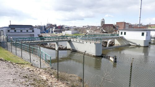 Malmö – Oslo Sarpsfossen (auch Sarpefossen) ist ein Wasserfall in Sarpsborg, einer Stadt im Südosten von Norwegen. Mit einer durchschnittlichen Wassermenge von 577 m³/s ist...