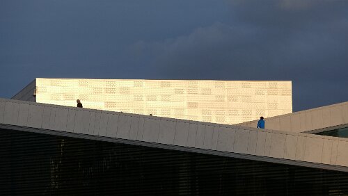 Oslo Operahuset i Oslo er Den Norske Opera & Balletts operahus i Bjørvika innerst i Oslofjorden. Det har adresse Kirsten Flagstads plass 1 etter operaens første sjef...