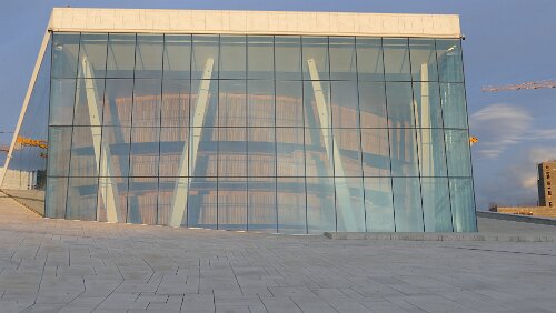 Oslo Operahuset i Oslo er Den Norske Opera & Balletts operahus i Bjørvika innerst i Oslofjorden. Det har adresse Kirsten Flagstads plass 1 etter operaens første sjef...